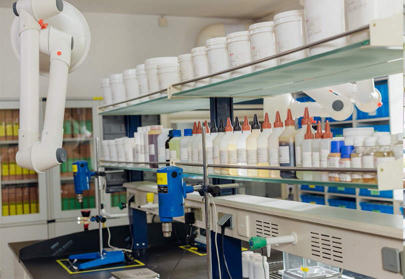 Liema hija aħjar, kolla li tidwiba bis-sħana PUR jew kolla li tidwiba bis-sħana EVA?